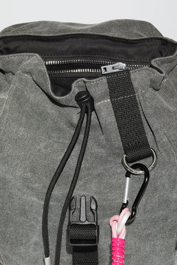 Acne Studios mini ryggsekk N2PP4F584 tilbehør karbongrå