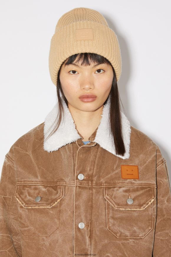Acne Studios stor ansiktslogo lue N2PP4F748 tilbehør kjeks beige