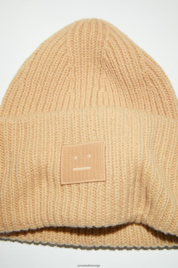 Acne Studios stor ansiktslogo lue N2PP4F748 tilbehør kjeks beige