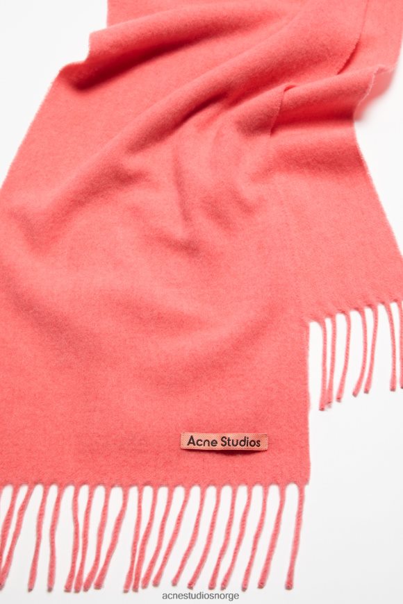 Acne Studios ullskjerf med frynser - magert N2PP4F771 tilbehør fluo rosa melange
