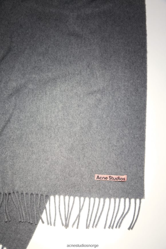 Acne Studios ullskjerf med frynser - oversized N2PP4F611 tilbehør gråmelert