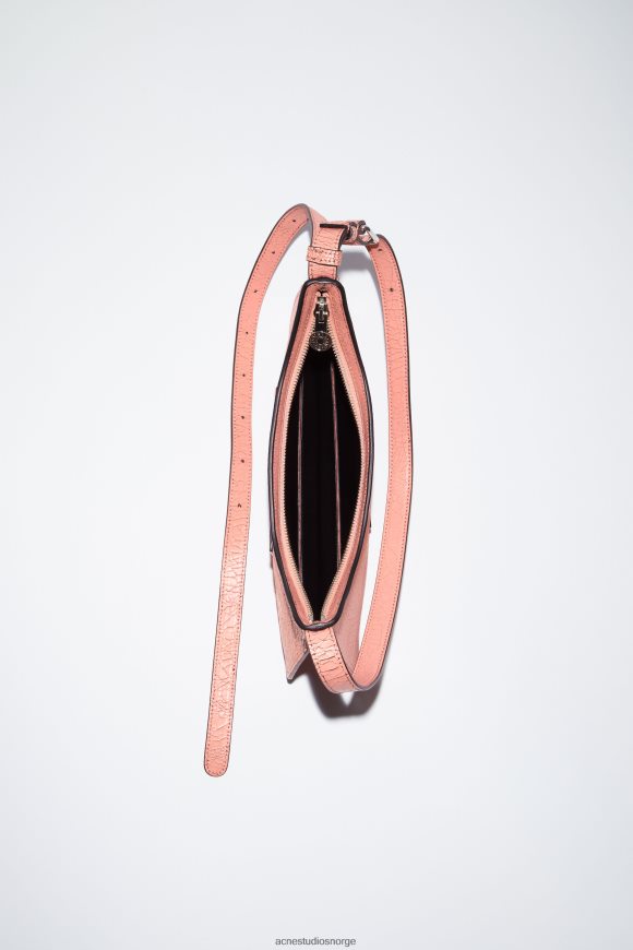 Acne Studios platt mini skulderveske N2PP4F861 tilbehør lakserosa
