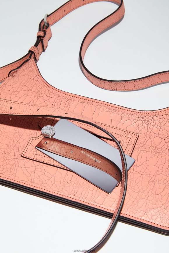 Acne Studios platt mini skulderveske N2PP4F861 tilbehør lakserosa