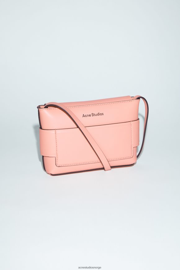 Acne Studios musubi mini crossbody-veske N2PP4F865 tilbehør lakserosa